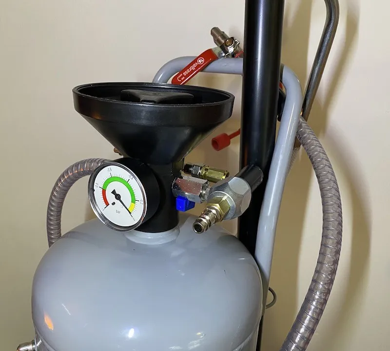 Aspiratore olio esausto 24 lt con svuotamento pneumatico 